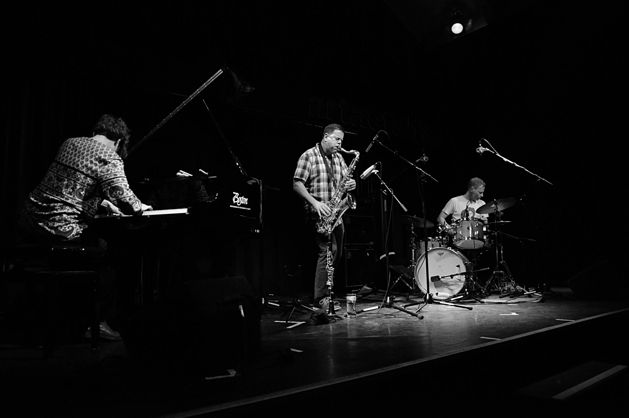 Elisabeth Harnik / Ken Vandermark / Didi Kern (Photo by Uli Templin)