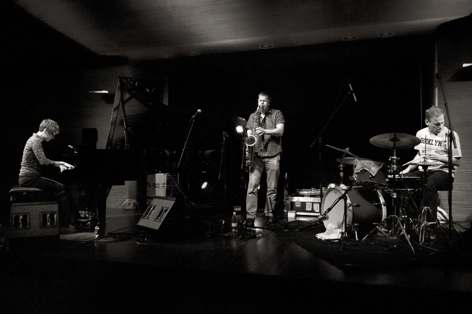 Elisabeth Harnik / Ken Vandermark / Didi Kern (Photo by Petra Cvelbar)