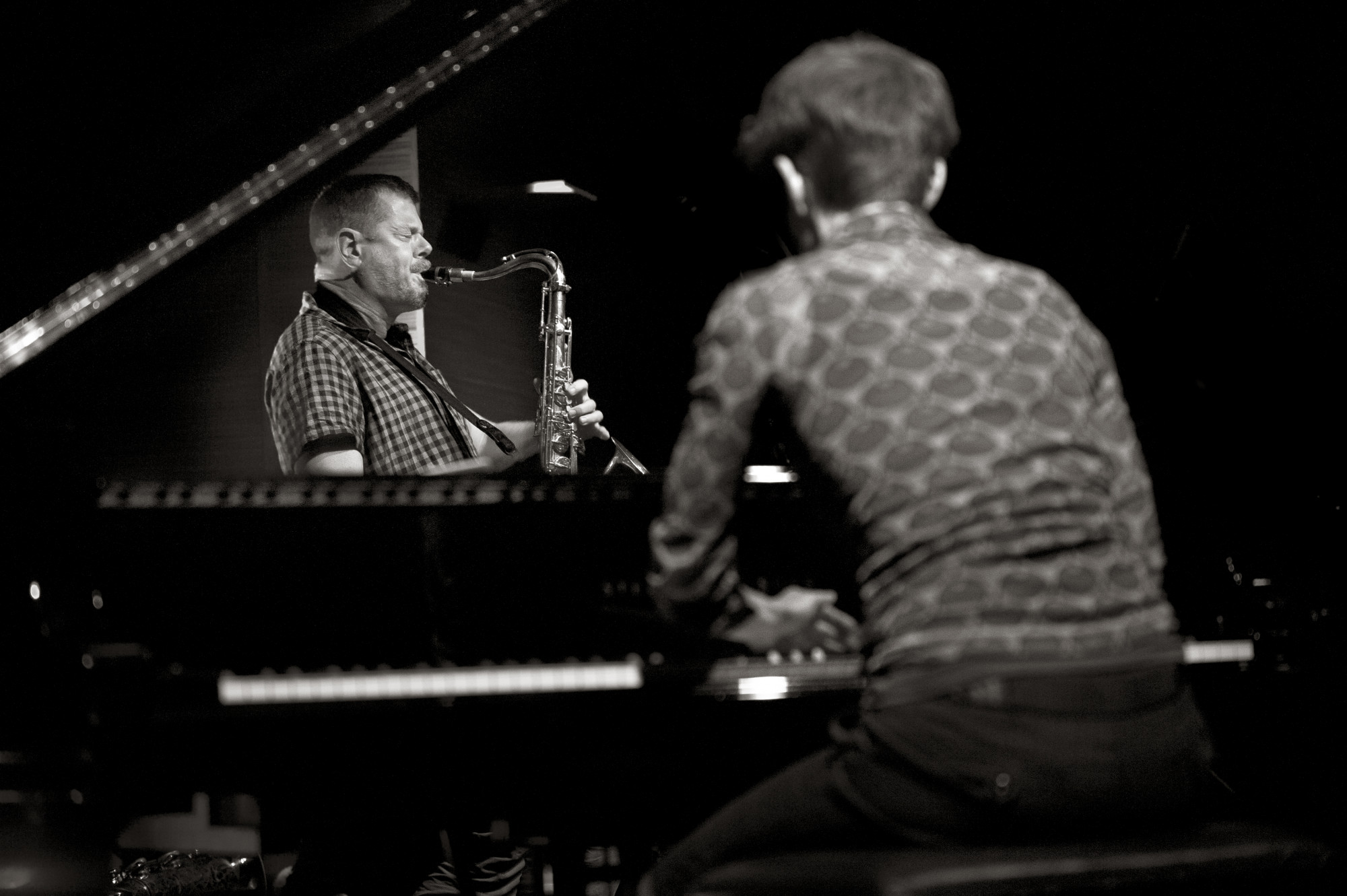 Elisabeth Harnik / Ken Vandermark (Photo by Petra Cvelbar)